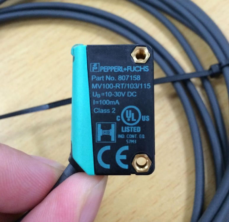 電容器介電介質位置發(fā)生變化，導致電容器的容量變化